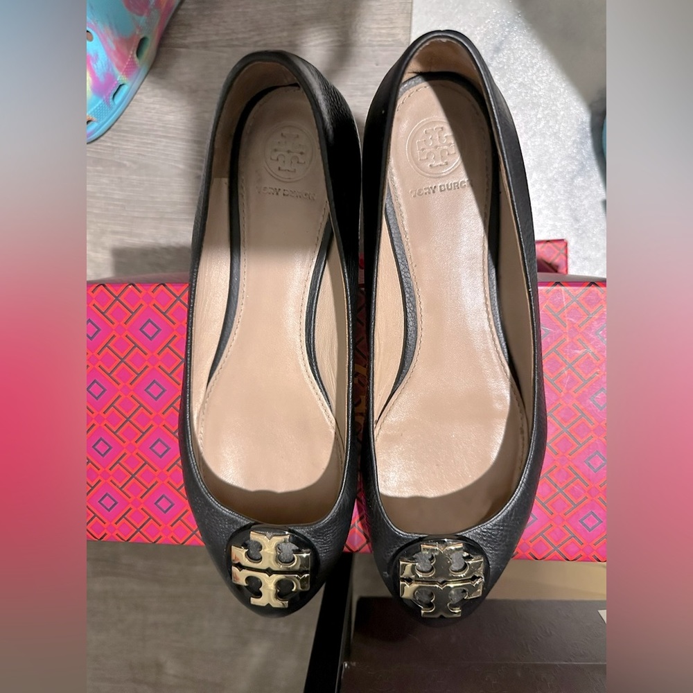 Tori Burch Flats Black Like New